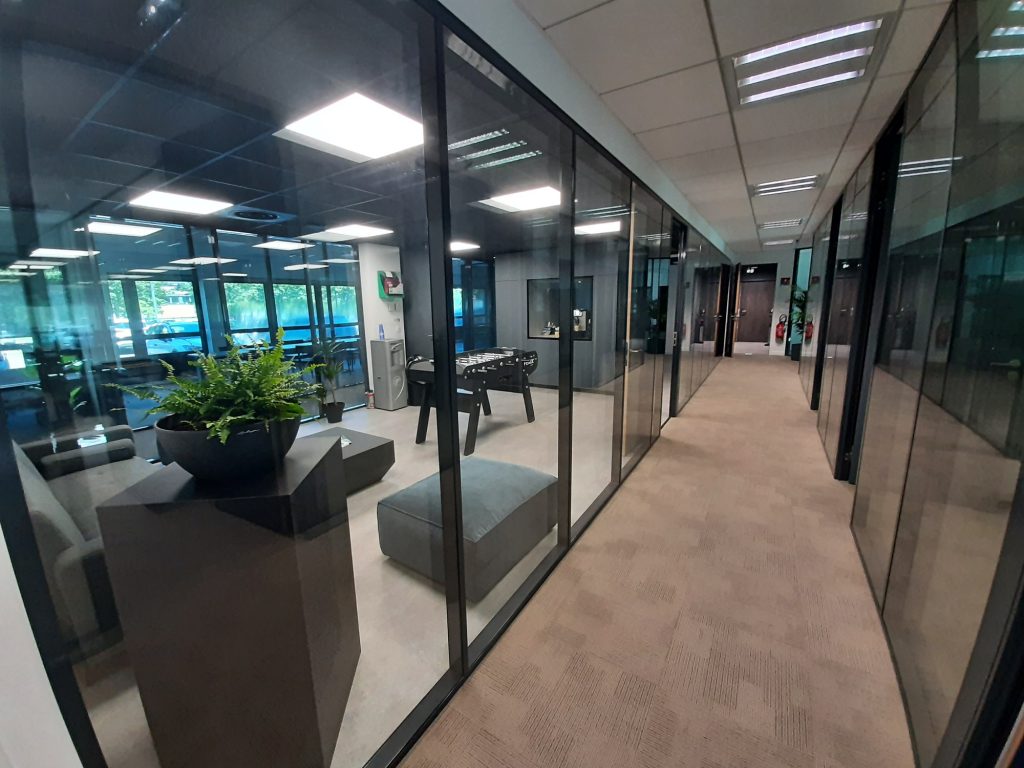 Aménagement de plateau de bureaux pour le groupe Arpa / Formica à Saint-Priest-LFS-Inspiration Aménagement
