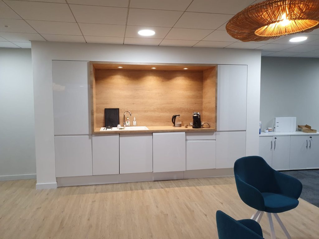 Design d'espace de cuisine de bureaux