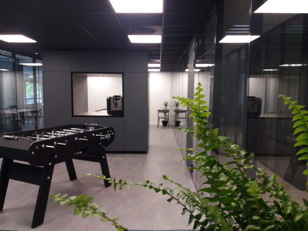 Aménagement de plateau de bureaux pour le groupe Arpa / Formica à Saint-Priest-LFS-Inspiration Aménagement