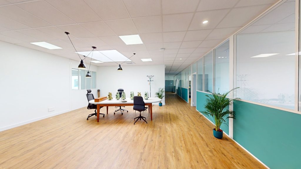 Aménagement d'un plateau de bureaux pour la Société Rhodanienne de Topographie-LFS-Inspiration Aménagement de plateau de bureaux