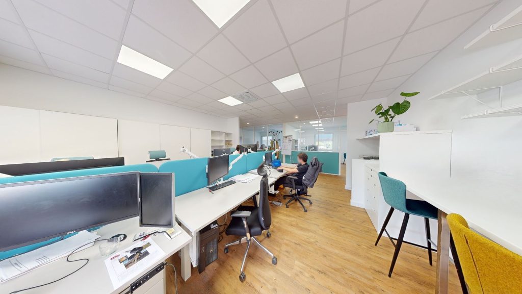 Aménagement d'un plateau de bureaux pour la Société Rhodanienne de Topographie-LFS-Inspiration aménagement de plateau de bureaux
