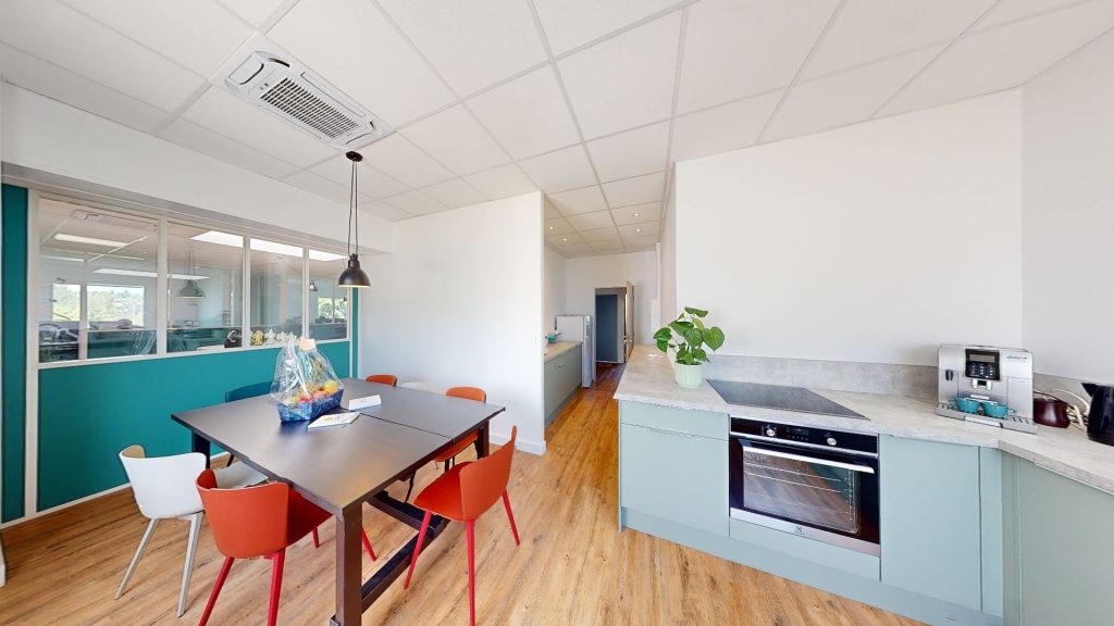 Aménagement d'un plateau de bureaux pour la Société Rhodanienne de Topographie-LFS-Inspiration aménagement de plateau de bureaux
