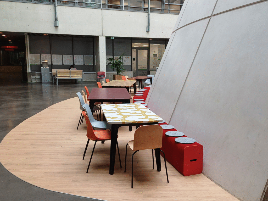 Aménagement de halls d’accueil de l’UCLy : un projet sur mesure au service de la communauté universitaire-LFS-Inspiration UCLy
